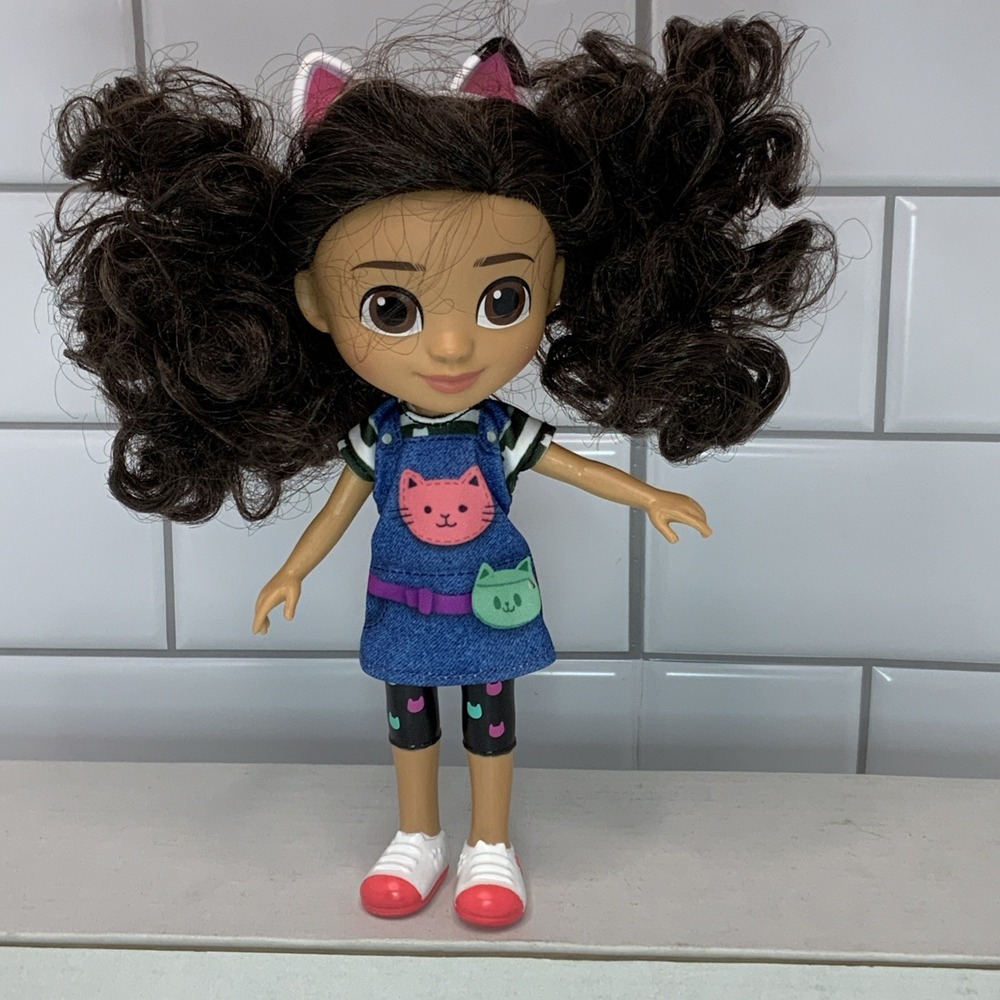 Gabby's Dollhouse 8-inch Traveller Gabby Girl Doll with Accessories Ages 3+